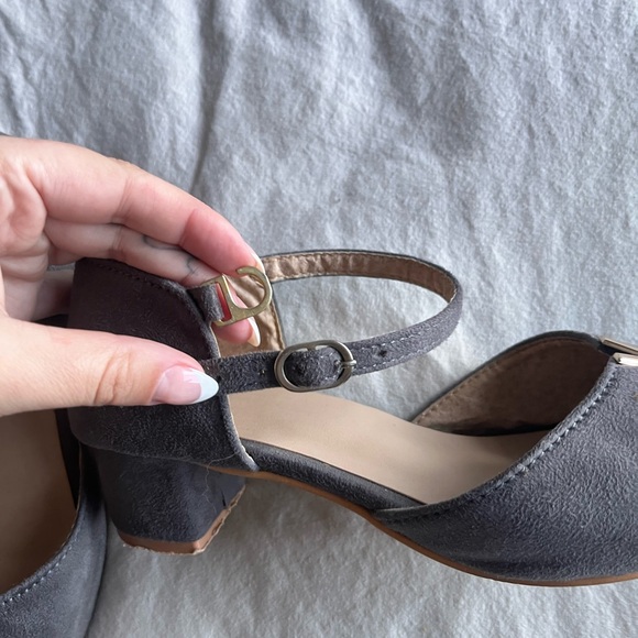 Grey kitten heels with easy hook clasp - Picture 3 of 5